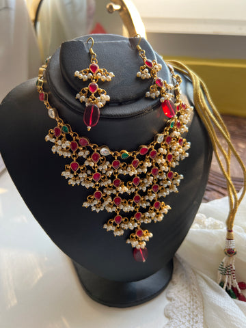 Kundan tear drop choker with hook earrings