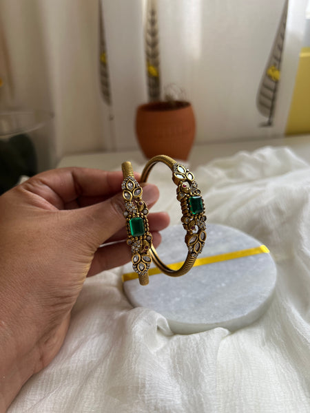 Emerald antique kada