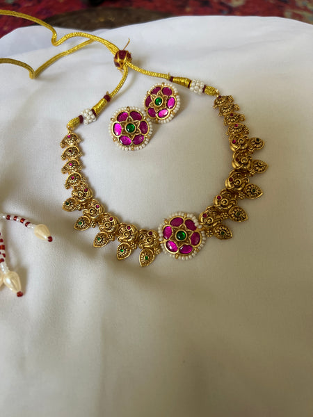 Kundan flower matte necklace with studs