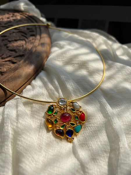 Navaratna Kundan pendant in hasli