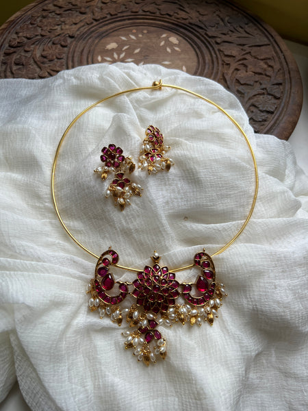 Kemp flower peacock pendant with hasli and studs
