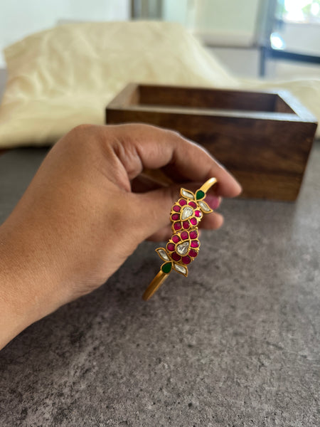 Kundan manga single kada