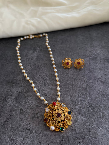 Navaratna pendant maala with studs