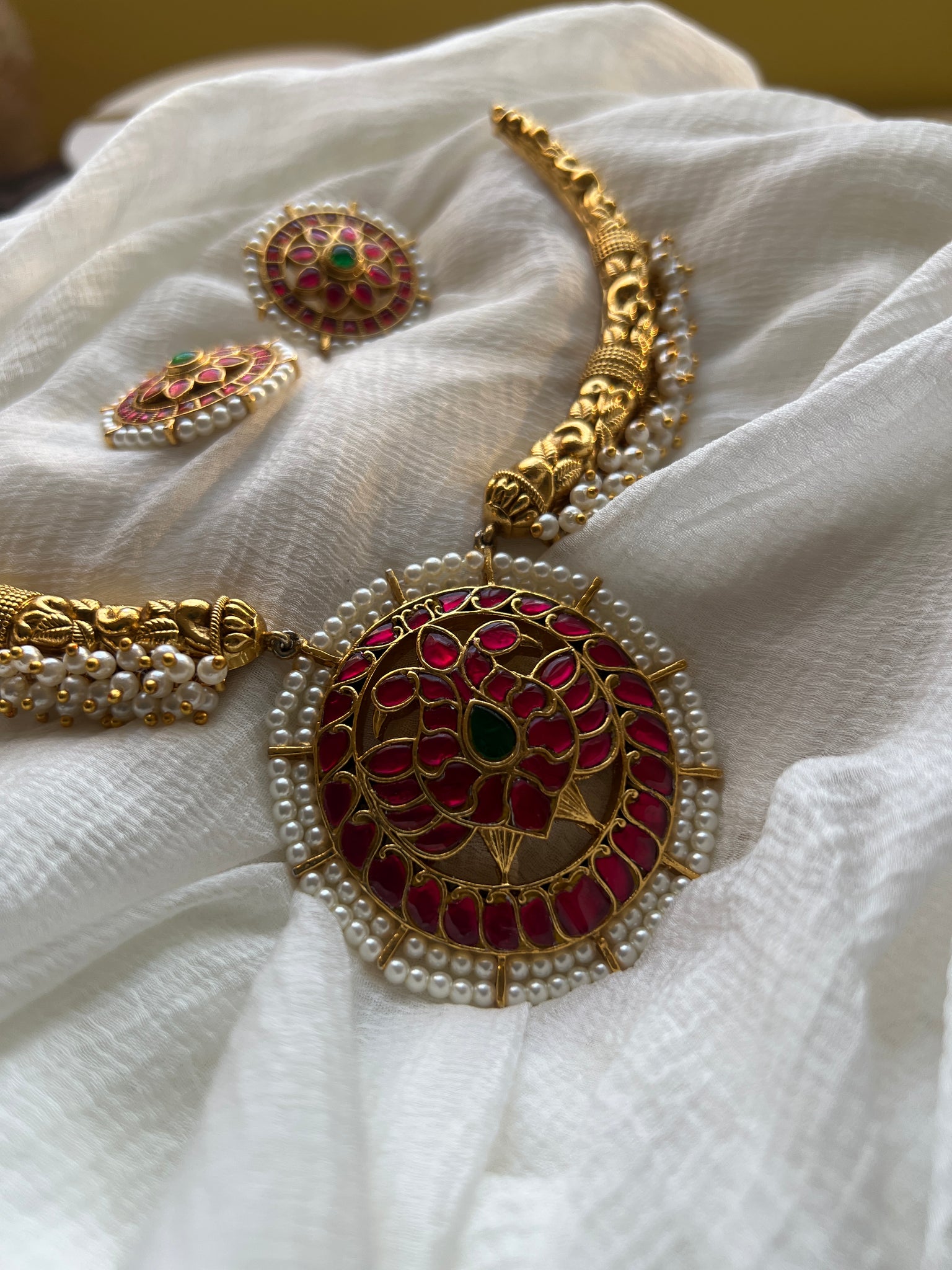 Premium Kundan pendant hasli with chakra studs