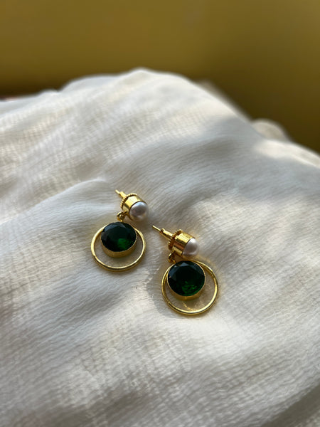 Pearl green stone drops