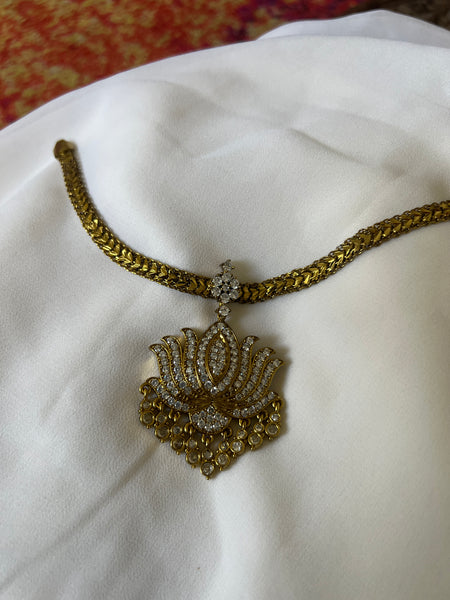 Vintage style lotus attigai with earrings