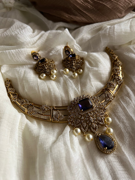 Victorian style stone stiff necklace with earrings