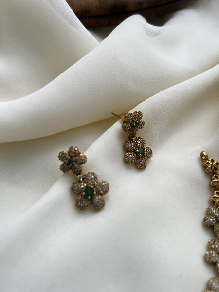 Stone flower necklace with earrings