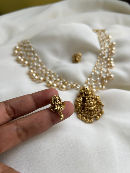 Nagas Lakshmi pearl necklace with studs