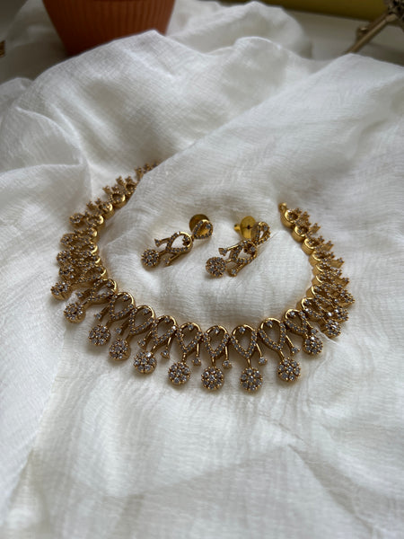 Ad stone flower necklace with studs