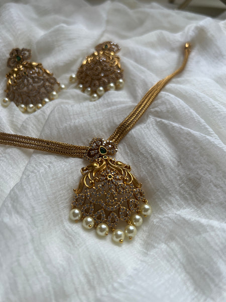 Stone cutwork pendant choker with earrings