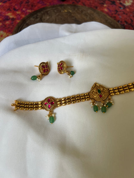 Kundan antique choker with studs