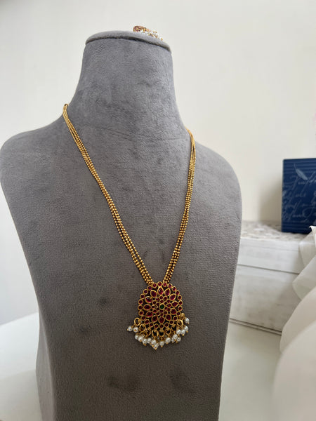 Kemp pendant with Maala and studs
