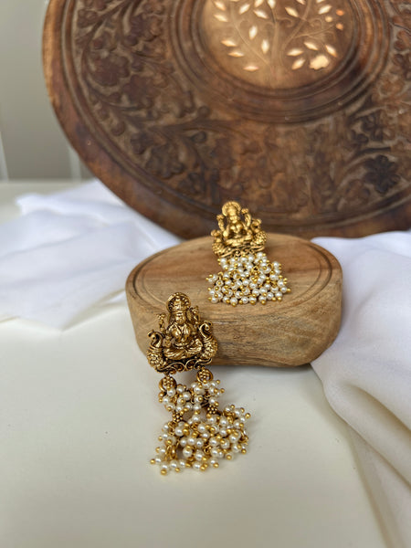 Cluster Pearl Lakshmi earrings