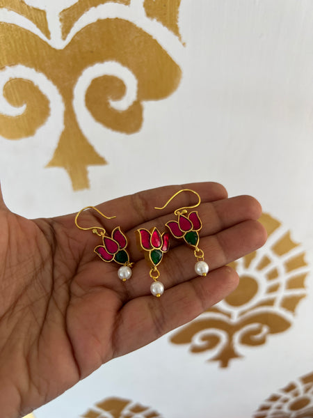 Kundan lotus pendant with hook earrings