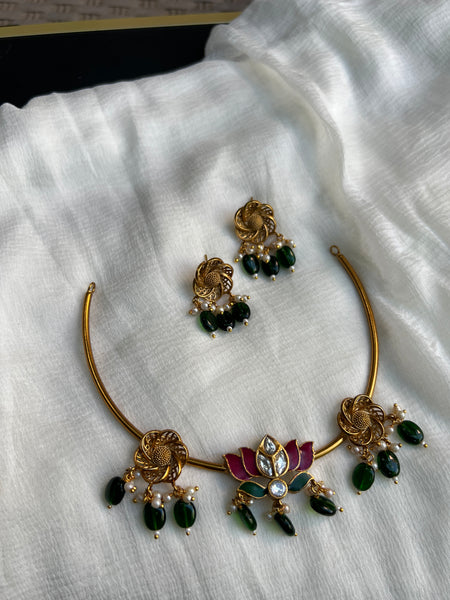 Enamel lotus Hasli with studs