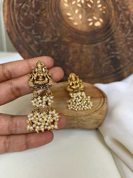 Cluster Pearl Lakshmi earrings