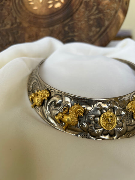 Antique statement hasli