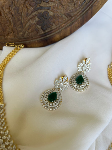 Victorian emerald necklace with earrings