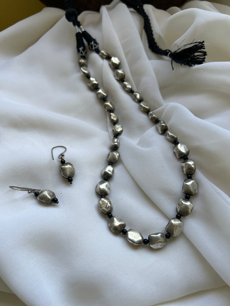 Silver stone maala with hook earrings