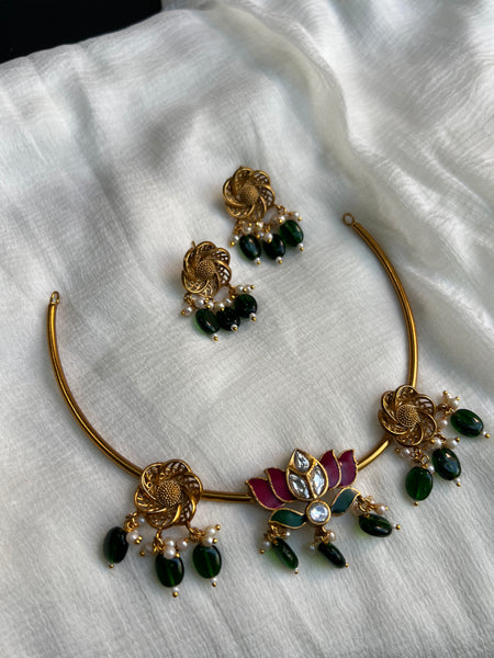 Enamel lotus Hasli with studs