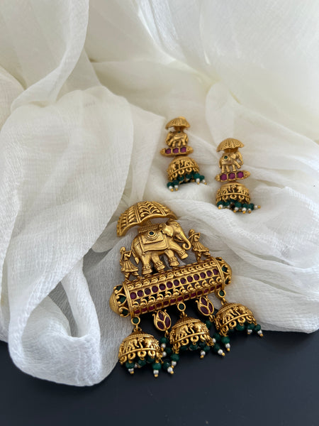 Antique elephant pendant with earrings