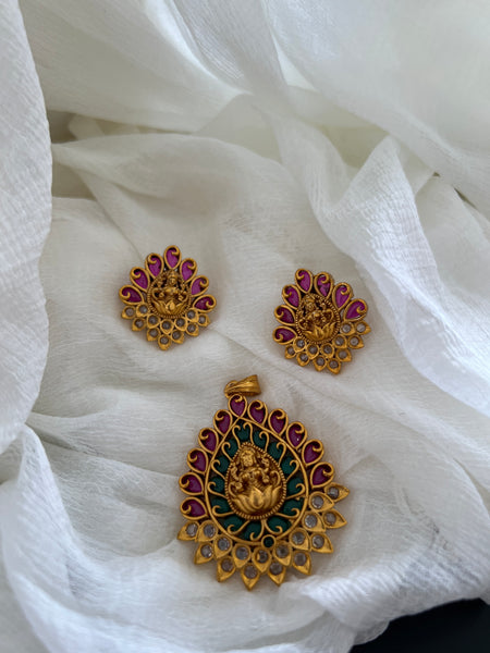 Lakshmi kemp pendant with studs