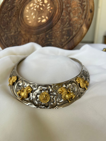 Antique statement hasli