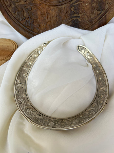 Antique statement hasli