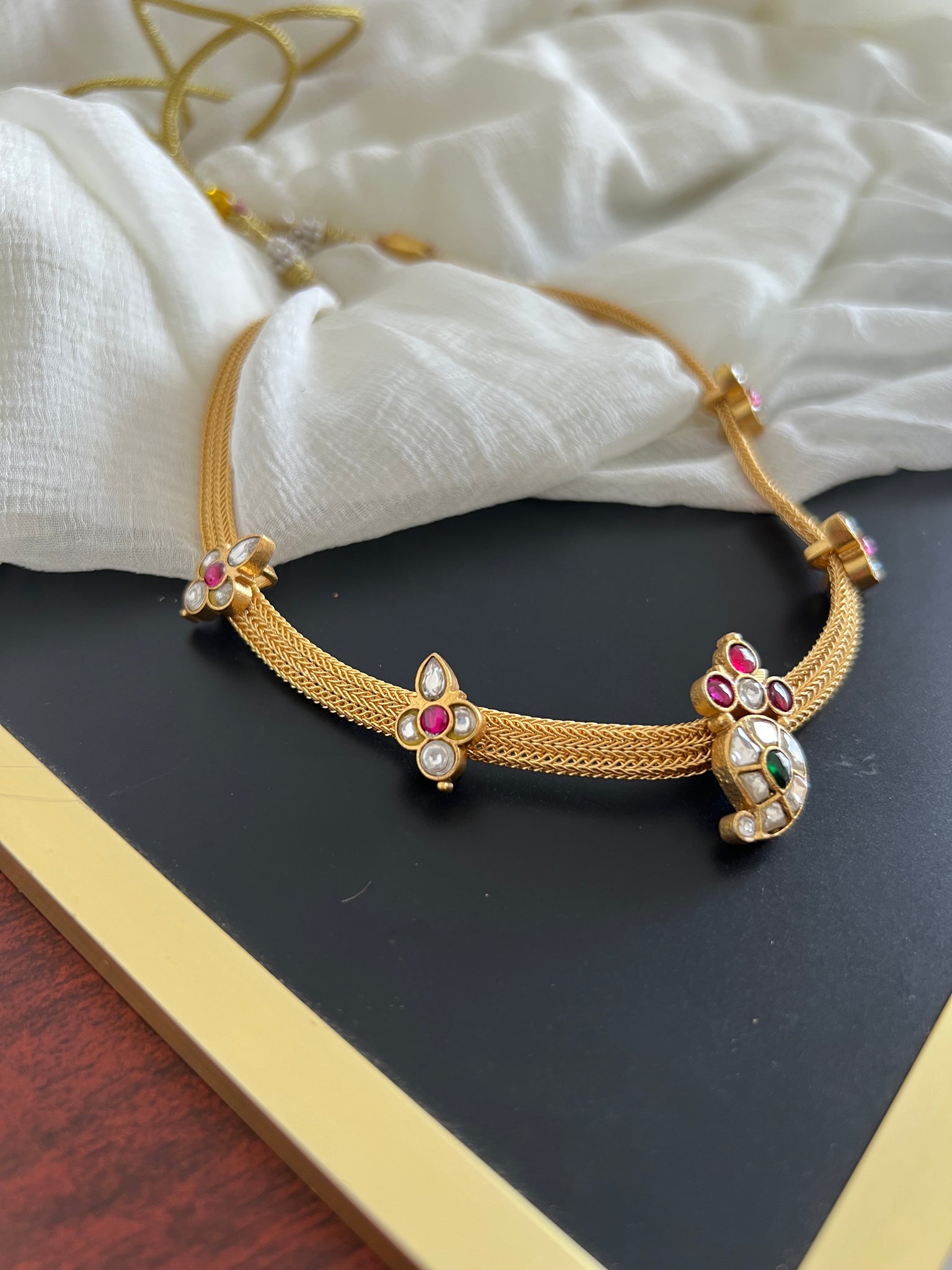Kundan white mango choker