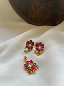 Kundan flower silver pendant with earrings set