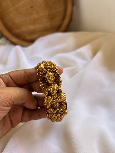Single statement Nagas bridal bangles