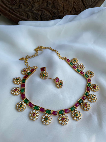 Elegant flower necklace with studs - Design B