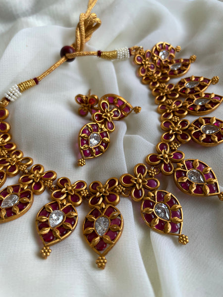 Kemp like manga necklace with studs