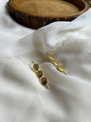3 golden round studs