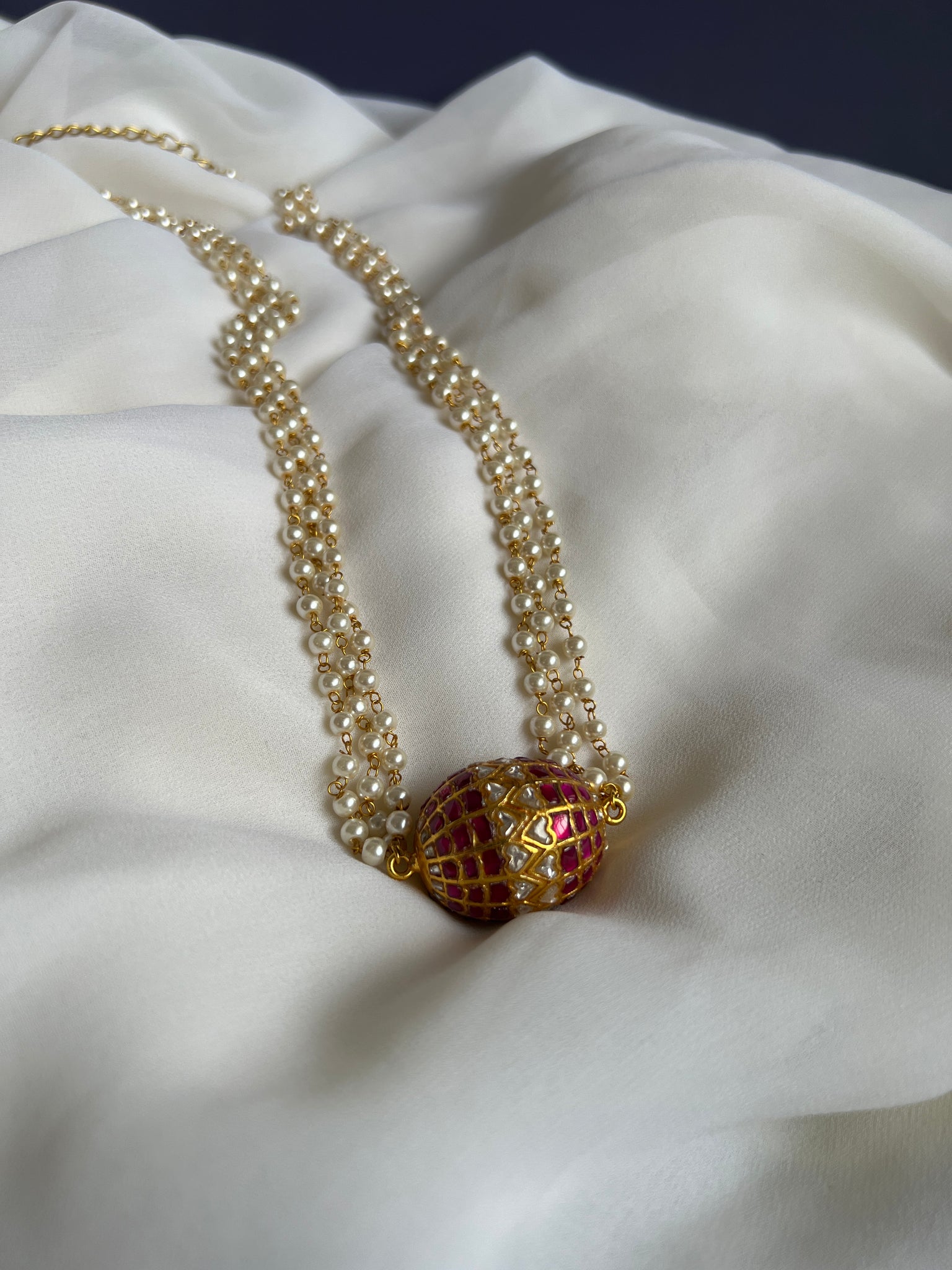 Kundan ruby dolki Pearl maala