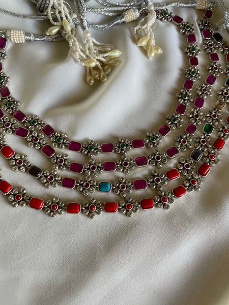 Flower stone necklace with studs