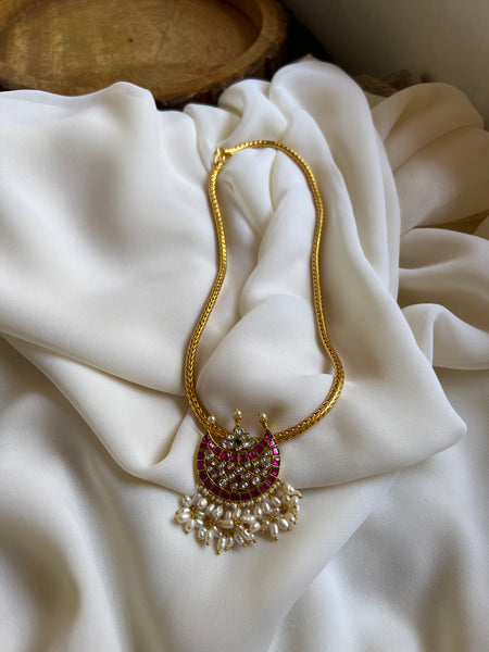 Kundan chaand pendant with rice pearls