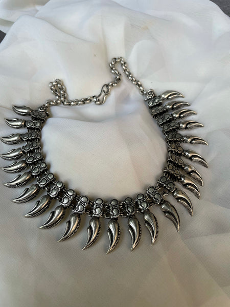 Reversible black metal necklace
