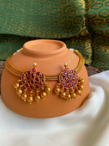 Two kemp chaand choker with studs