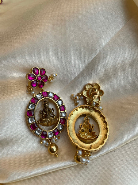 Kundan Lakshmi pendant with earrings in a maala