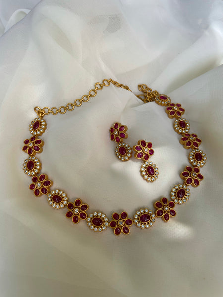 Elegant flower necklace with studs - DESIGN A