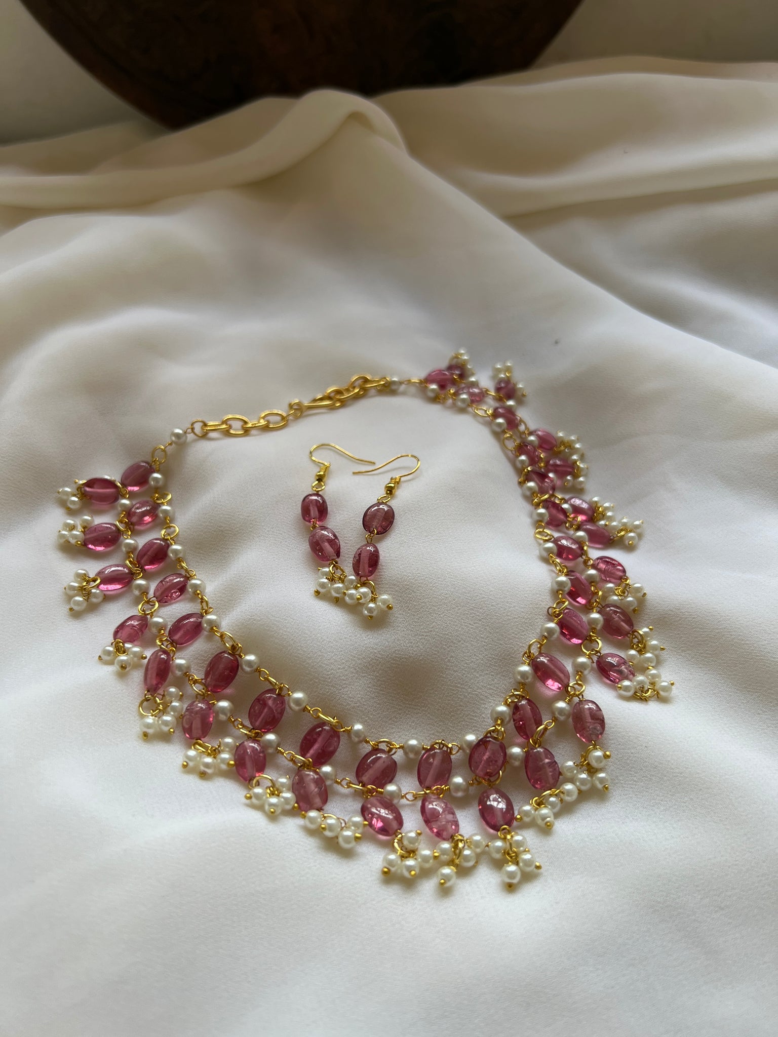 Bead Pearl necklace with hook earrings