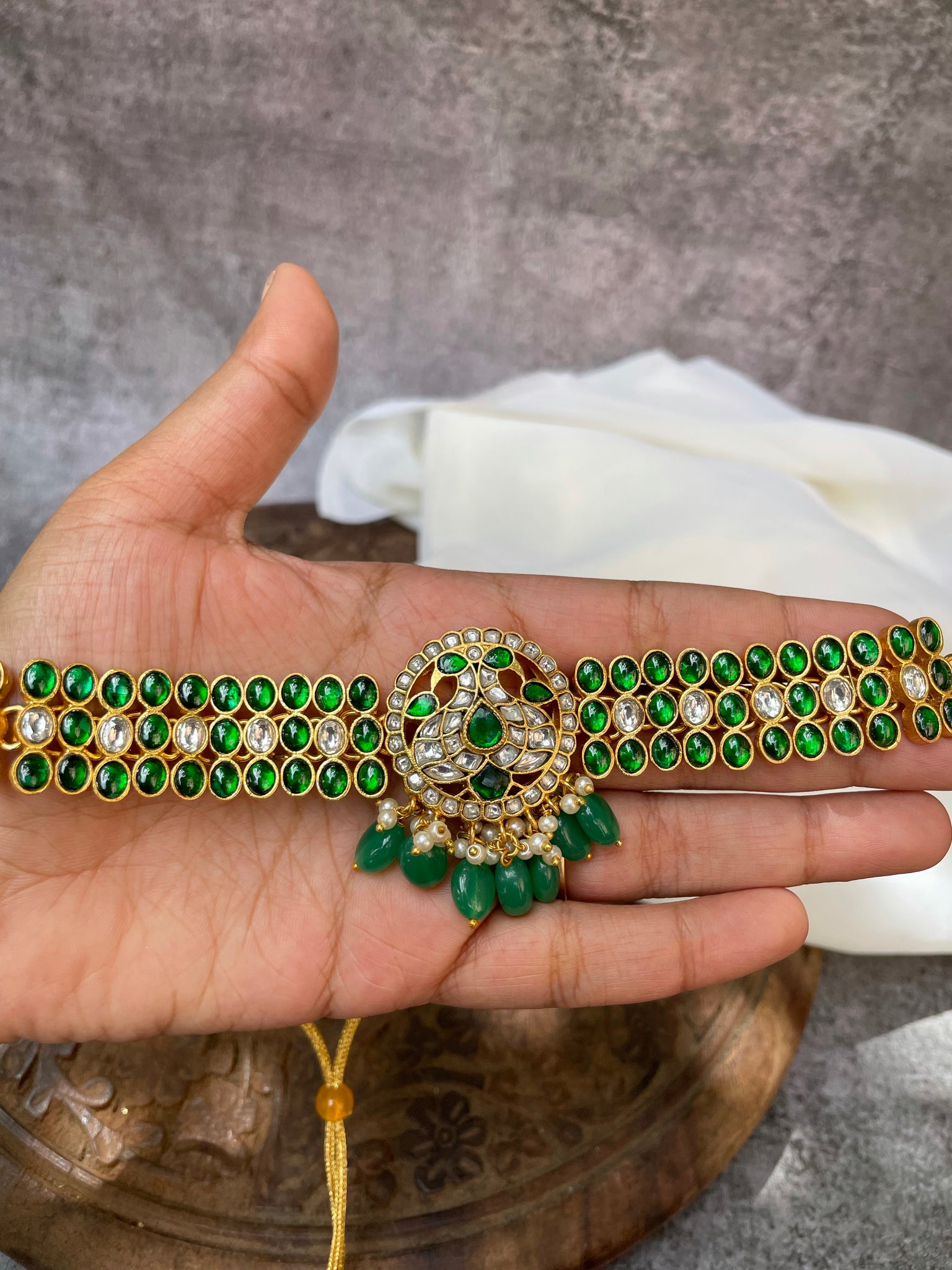 Emerald Annam bridal choker