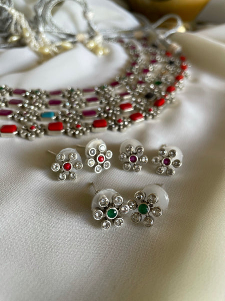 Flower stone necklace with studs
