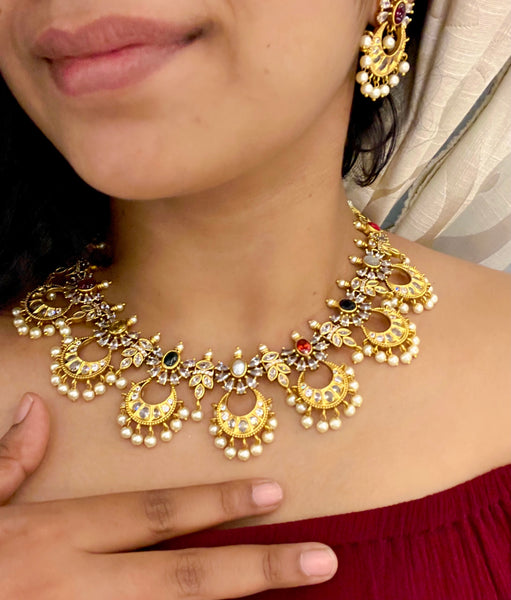 Navarathna chaand necklace