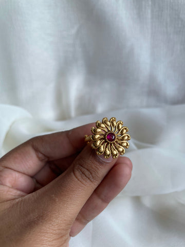 Simple flower kemp ring