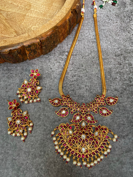 Original kemp manga necklace with matching earrings