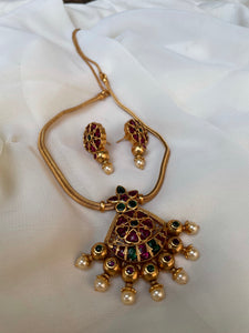Kemp chaand pendant with studs in a maala