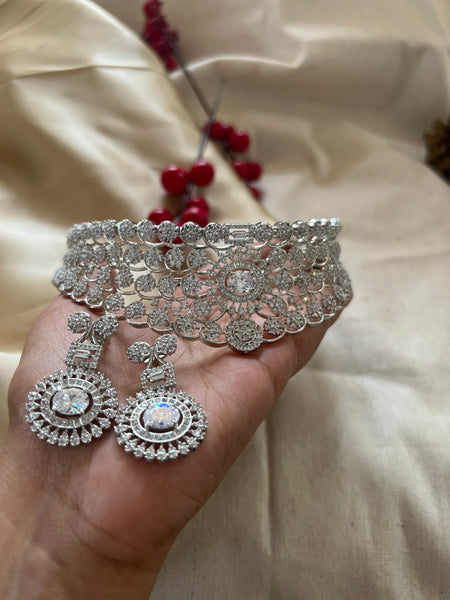 Victorian style Stiff choker  set